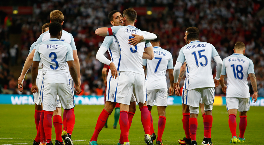 Chris Smalling leaves it late but England see off Portugal