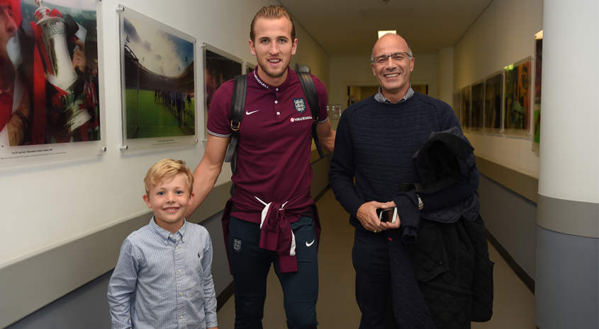 Harry Kane meets young Spurs fan Oscar Loukianos